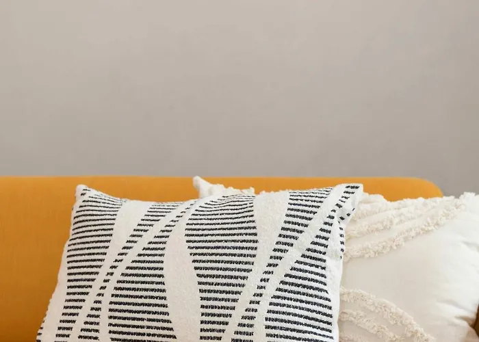 Liiiving In - Crystal Luxury