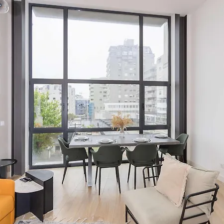 Liiiving In - Crystal Luxury *