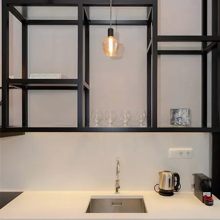 Liiiving In - Crystal Luxury