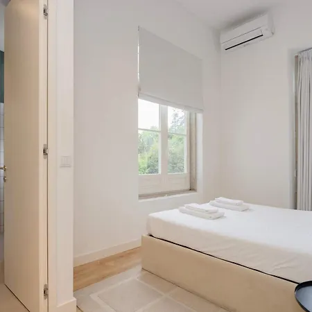 Liiiving In - Crystal Luxury *