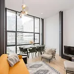Liiiving In - Crystal Luxury *