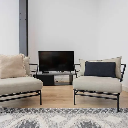 Liiiving In - Crystal Luxury Apartment