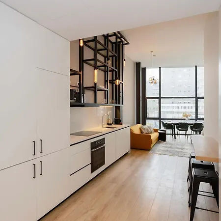 Liiiving In - Crystal Luxury Apartment *