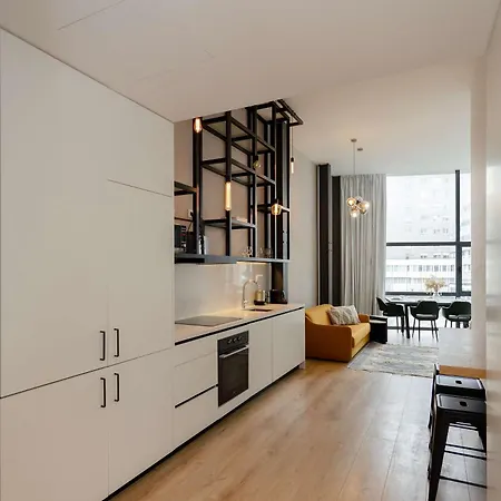 Liiiving In - Crystal Luxury Apartment