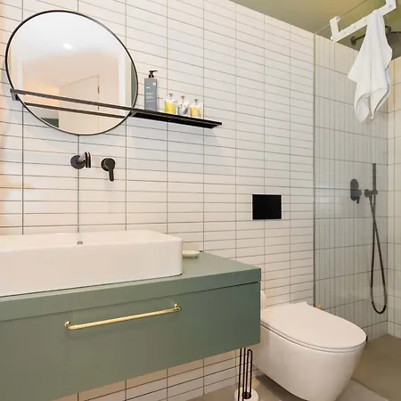 Liiiving In - Crystal Luxury Apartment
